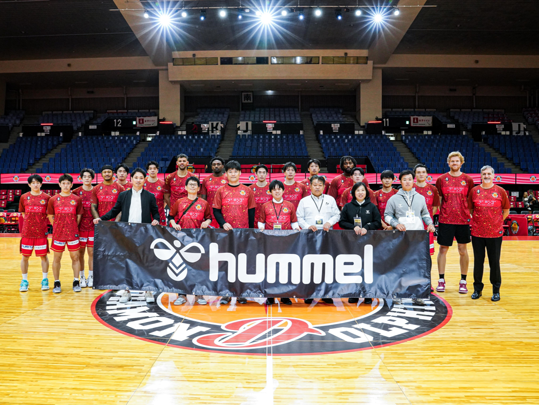 hummel presents 点字シャツ着用、中京大学の学生と連携 | 名古屋