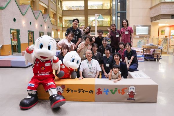 活動レポート】9/25（木）子ども病院に選手が訪問、寄贈式の実施
